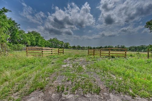 544 E Fm 1291, Round Top, TX, 78954 | Card Image