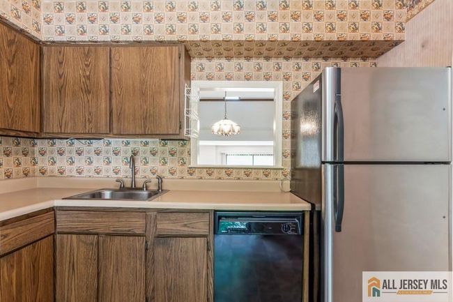APT-9C - 323 Gill Ln, Townhouse with 2 bedrooms, 2 bathrooms and null parking in Iselin NJ | Image 12