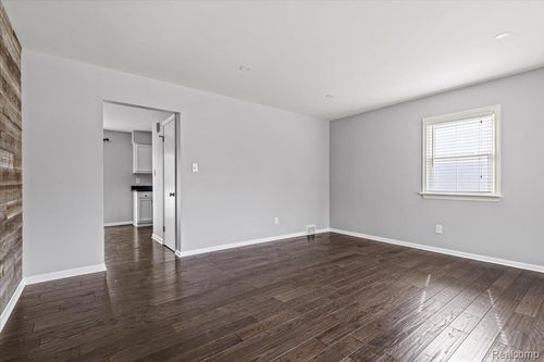 1016 Amelia Ave, Royal Oak, MI, 48073-2705 | Card Image