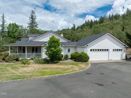 279 Ridgefield Road, Grants Pass, OR, 97527 | Card Image