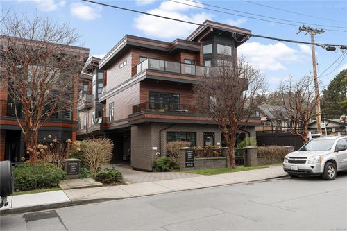 202-2589 Penrhyn St, Saanich, BC, V8N1G4 | Card Image