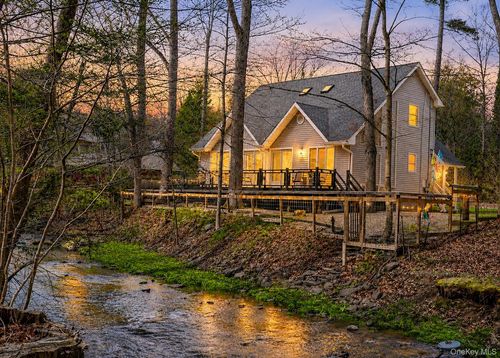 25 Pine Grove St, Woodstock, NY, 12498-1509 | Card Image
