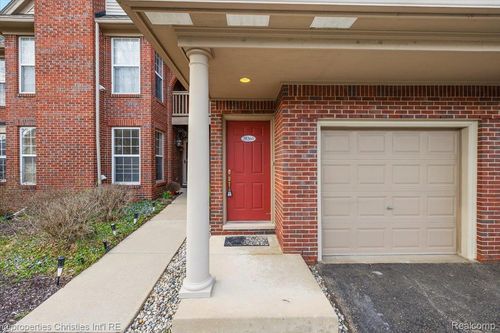 28360 Carlton Way Dr, Novi, MI, 48377-2635 | Card Image