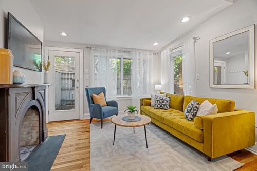 2310b-2308 Spruce St, PHILADELPHIA, PA, 19103-6446 | Card Image