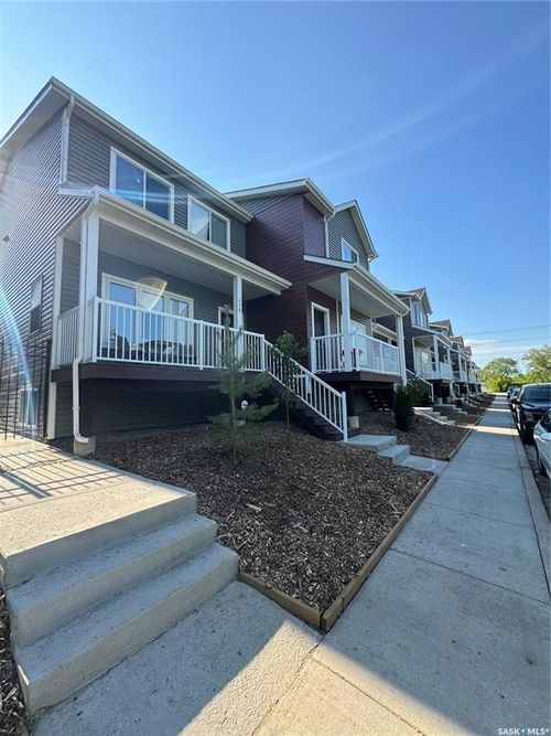 443 Av L S, Saskatoon, SK, S7M5Y6 | Card Image