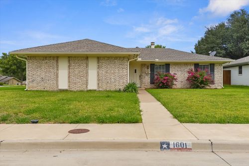 1601 Cecil Dr, Carrollton, TX, 75006-4053 | Card Image