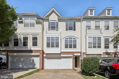 8242 Glade Bank Dr, MANASSAS, VA, 20111-5237 | Card Image