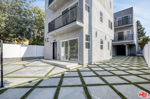 10826 Hesby St, North Hollywood, CA, 91601-4605 | Card Image