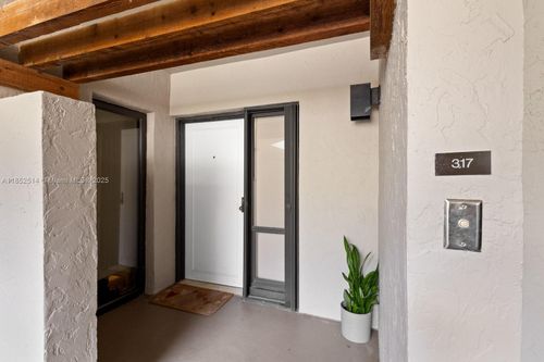 apt-317-161 Crandon Blvd, Key Biscayne, FL, 33149-1548 | Card Image