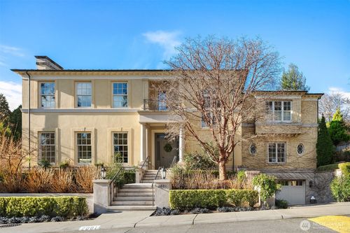 2001 Broadmoor Dr E, Seattle, WA, 98112-2315 | Card Image