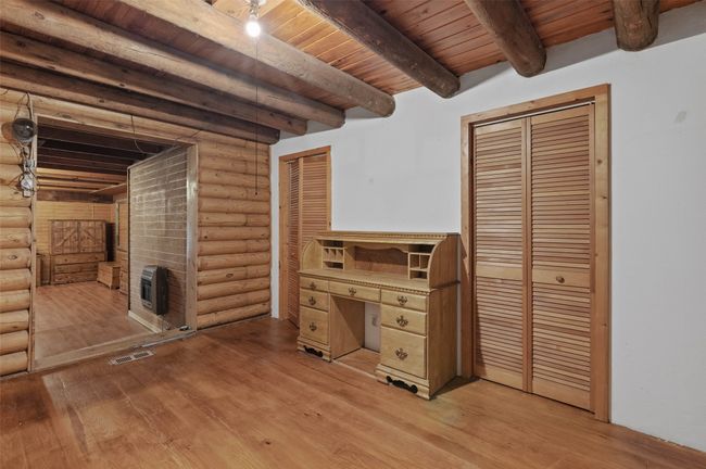 This room makes a great flex space as an office, craft room, or nursery. | Image 11