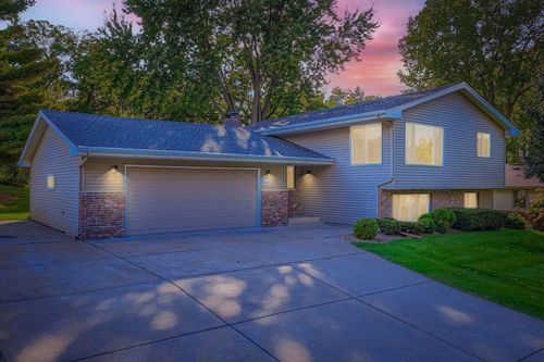 8125 Casper Way, Inver Grove Heights, MN, 55076-4525 | Card Image