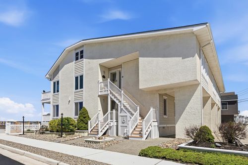 d-upstairs-7010 Park Blvd, Wildwood Crest, NJ, 08260-1275 | Card Image