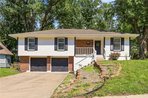 2424 Nw Leann Dr, Blue Springs, MO, 64014-1248 | Card Image