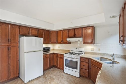 8 Dubois Dr, South Burlington, VT, 05403-7635 | Card Image