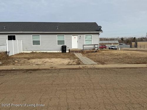 209 2nd Ave Se, Belfield, ND, 58622-7356 | Card Image