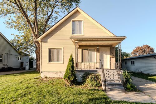 7251 Voerner Ave, Center Line, MI, 48015-1810 | Card Image