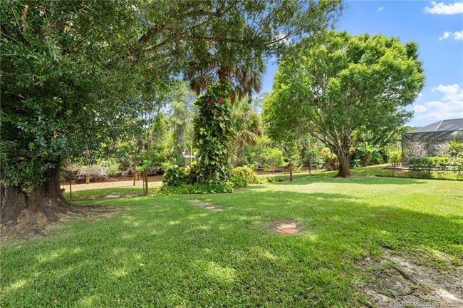 1339 Se Coral Reef St, House other with 3 bedrooms, 2 bathrooms and 2 parking in Port Saint Lucie FL | Image 18