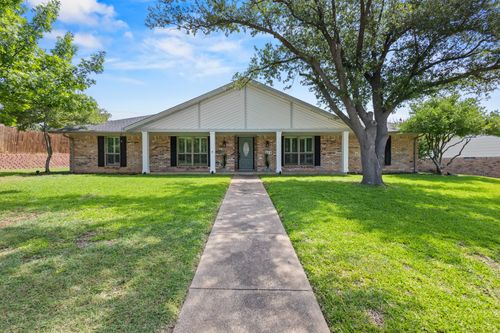715 Corinthian Pl, Duncanville, TX, 75137-3813 | Card Image