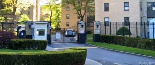 2e-1 Fordham Hill Oval, Bronx, NY, 10468-8002 | Card Image