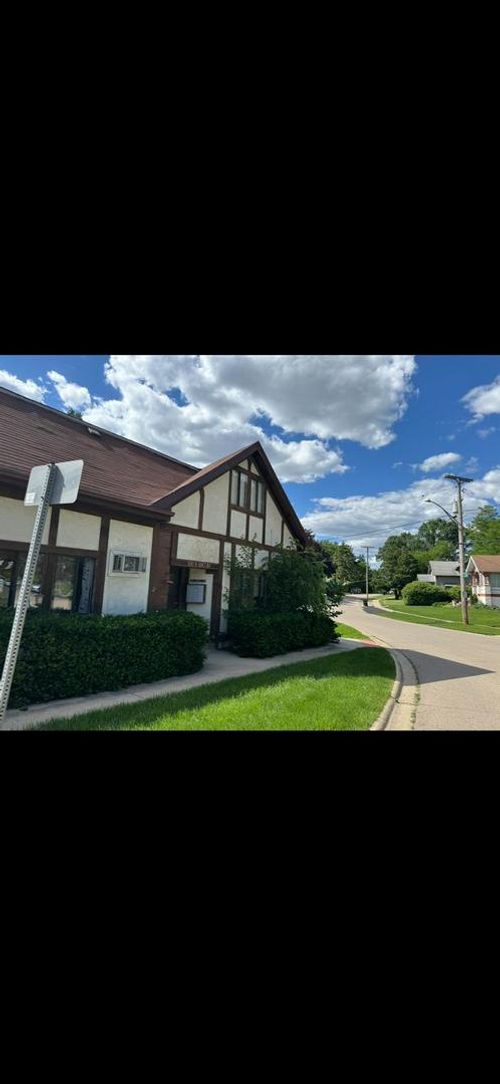 2-300 Lincoln Ave, Fox River Grove, IL, 60021-1046 | Card Image