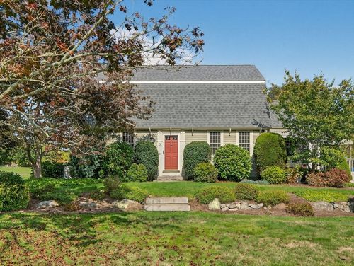 7 Hamlin St, Acushnet, MA, 02743-2001 | Card Image