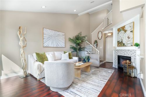 124 S Valencia, La Habra, CA, 90631 | Card Image