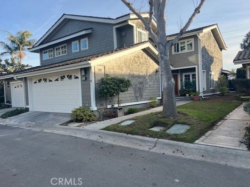 11 Malaga Pl W, Manhattan Beach, CA, 90266-7204 | Card Image