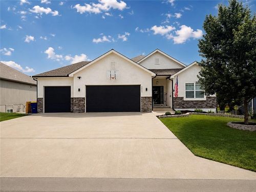 22905 S Creekview Dr, Peculiar, MO, 64078-7860 | Card Image