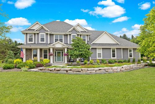W245N7230 Stonefield Drive, Sussex, WI, 53089 | Card Image