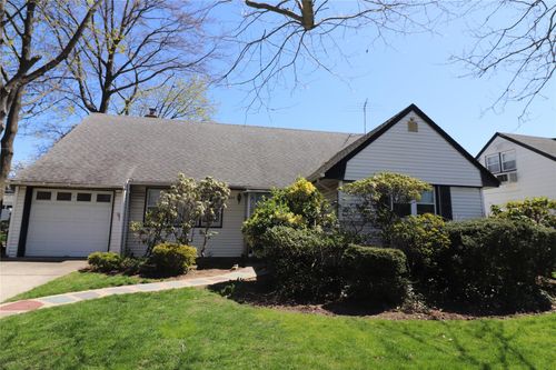 833 Dogwood Ave, West Hempstead, NY, 11552-3438 | Card Image
