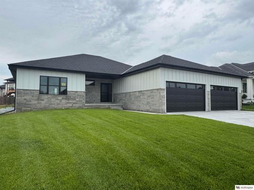 8825 Ranch Gate Rd, Lincoln, NE, 68520-1512 | Card Image