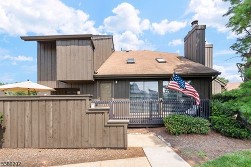 18 Westgate Dr, Edison, NJ, 08820-1153 | Card Image