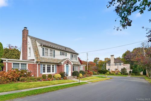 17 Emerson Pl, Harrison, NY, 10528-3318 | Card Image