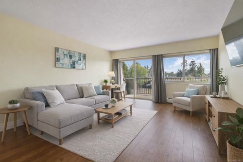 304-1680 Poplar Ave, Victoria, BC, V8P4K7 | Card Image