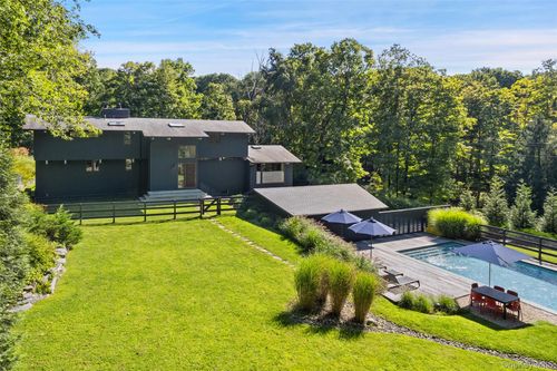 21 Black Spring Rd, Pound Ridge, NY, 10576-1117 | Card Image