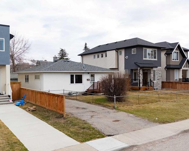 8531 47 Ave Nw, House other with 3 bedrooms, 2 bathrooms and 2 parking in Calgary AB | Image 6