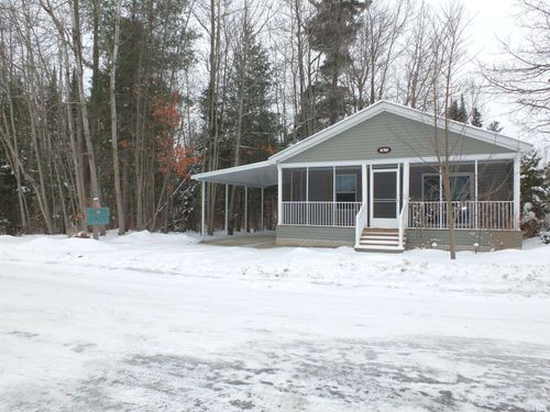 639 Hawthorne Ln, Traverse City, MI, 49686-5424 | Card Image