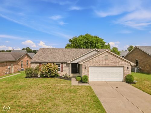 206 Bishop Dr, Seymour, IN, 47274-8627 | Card Image