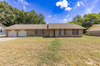 105 Briarwood Street, House other with 3 bedrooms, 2 bathrooms and null parking in Commerce TX | Image 1