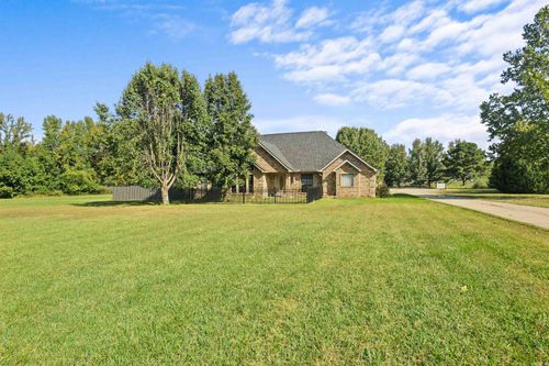 110 E Maddox Rd, Jacksonville, AR, 72076-7804 | Card Image