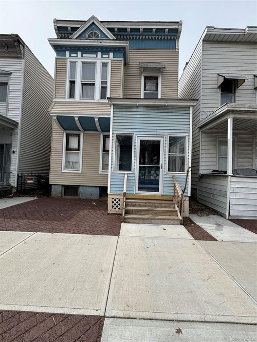 135 5th Ave, Troy, NY, 12180-1011 | Card Image