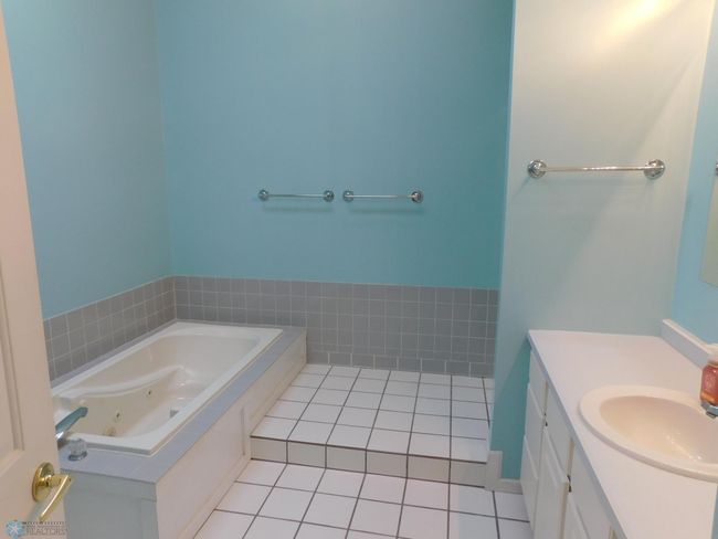 upper bathroom | Image 24