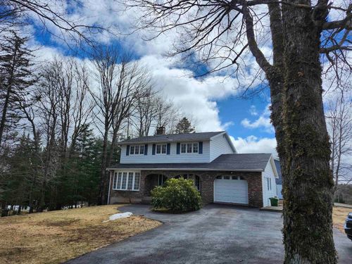 84 Lakeland St, Beaver Bank, NS, B4G1A5 | Card Image