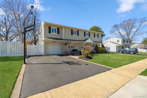 5 Martin Ln, Old Bethpage, NY, 11804-1516 | Card Image