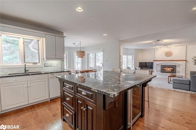 24 Willow Bay Dr, House other with 5 bedrooms, 3 bathrooms and 8 parking in Midhurst ON | Image 6