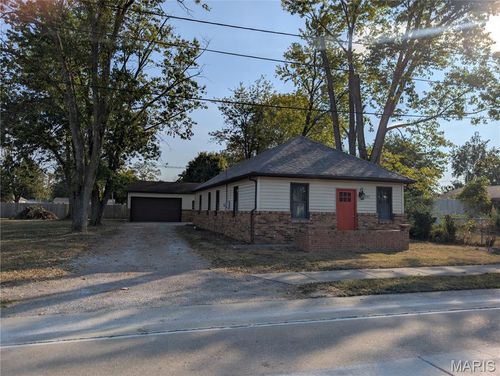 512 Nichols St, Livingston, IL, 62058-1057 | Card Image