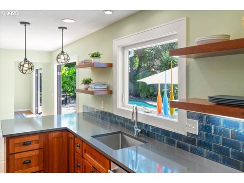 16953 Se Azalea Dr, Milwaukie, OR, 97267-4527 | Card Image