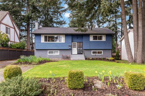 2924 Pickford Rd, Victoria, BC, V9B2K2 | Card Image