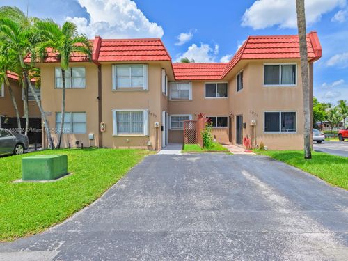 7023-7023 Nw 169th St, Hialeah, FL, 33015-4212 | Card Image
